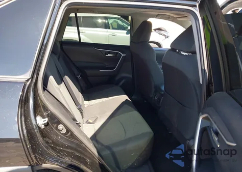 2021 Toyota Rav4 Xle z USA, uszkodzony, nr VIN 2T3P1RFV8MW226260